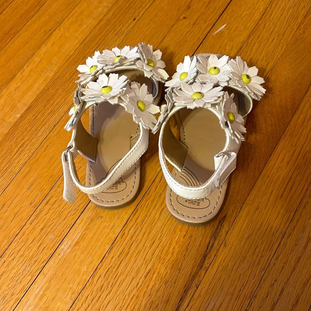Toddler girls Nordstrom Tucker and Tate daisy sandals